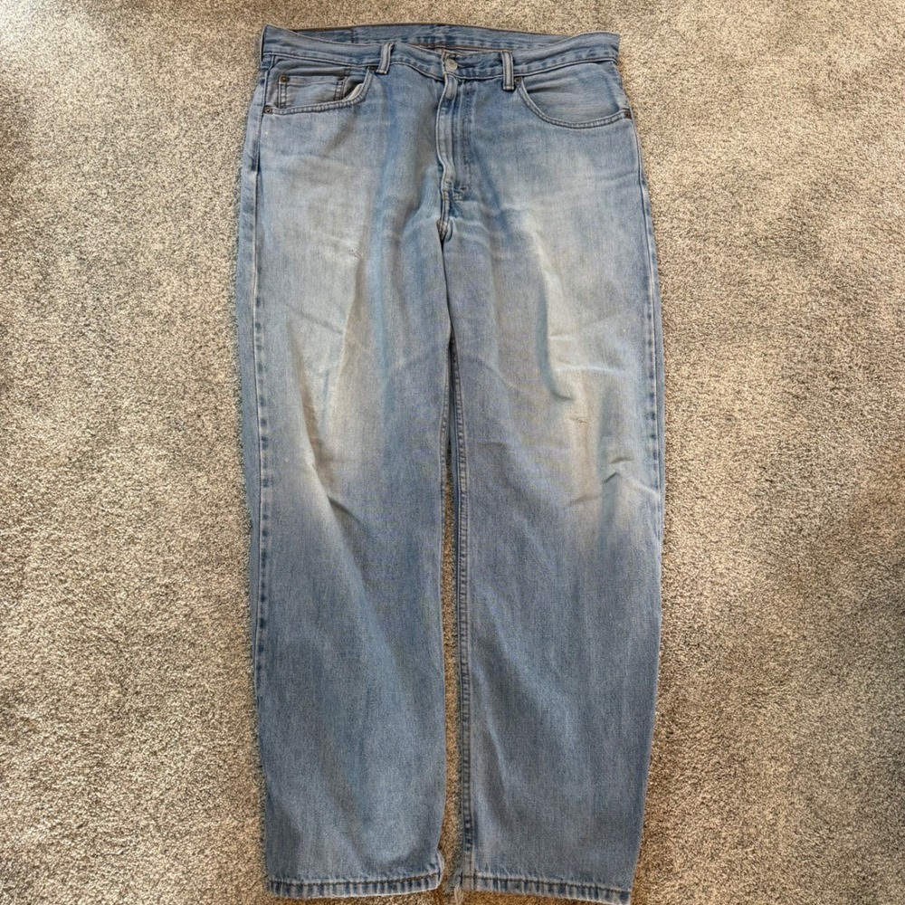Levis 550 Relaxed Fit Tapered Leg Jeans Mens 36x30 Light Wash Distressed Blue - Picture 3 of 6